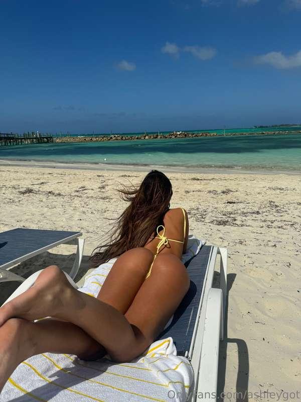 Need to go back to a tropical beach💦