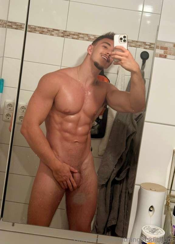 New boy in town @muscledanny You can chek him out FREE today..