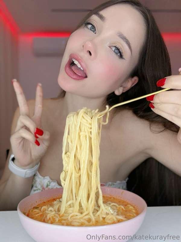 I'm having ramen tonight! I love Asian food 🍓
