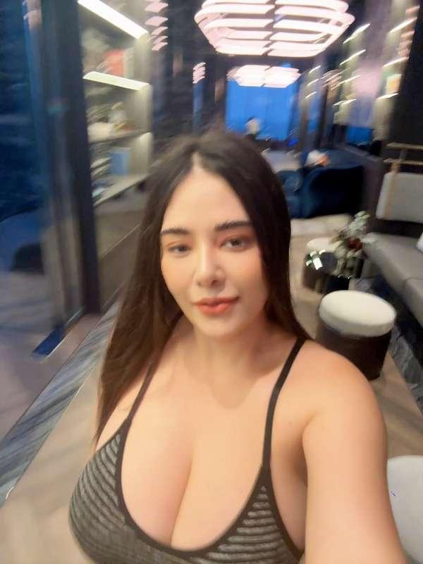 Using 1 🖐️ Squeezing it Hard Just for you @ ( PUBLIC  RISK ))