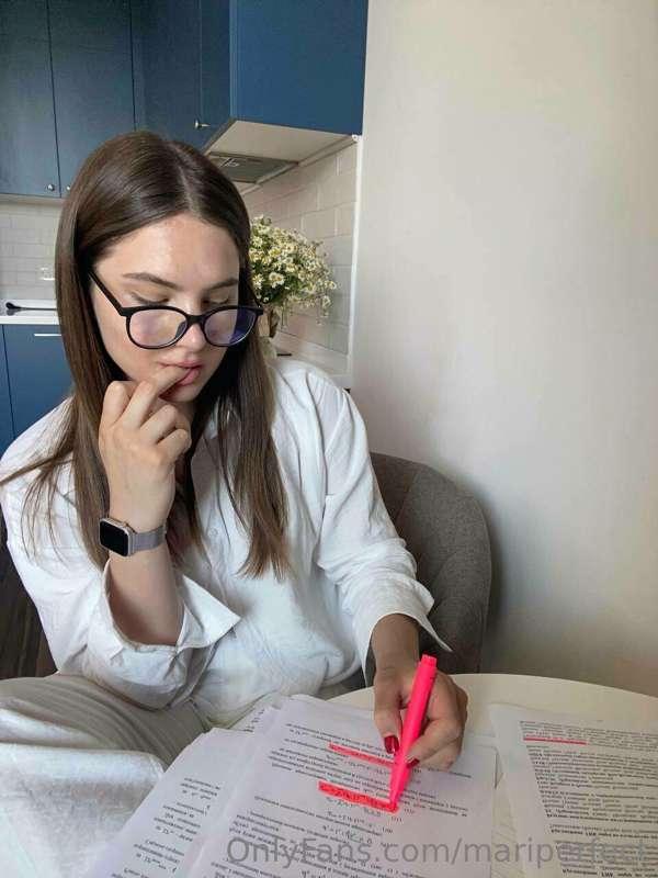 Hello! 💋 time to learn a little bit more about myself. 🥰 I a..