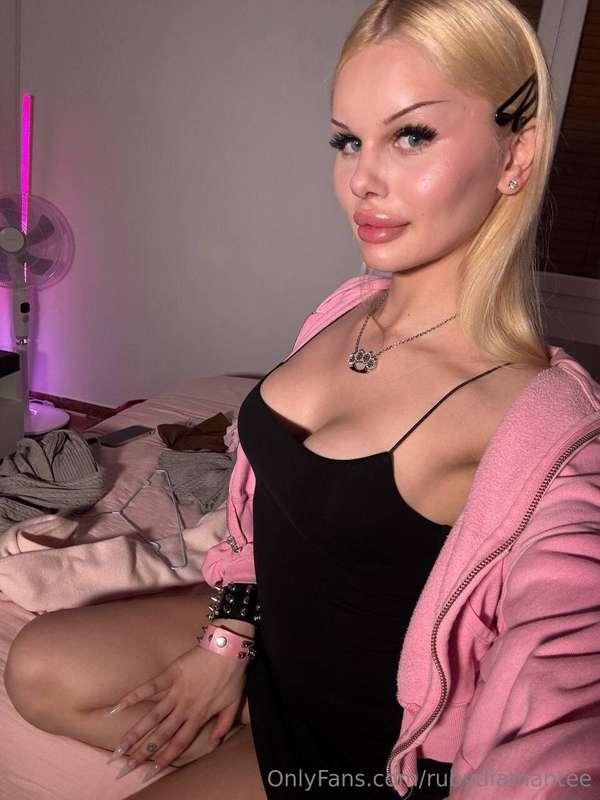 sending some love your way 💋💋💋