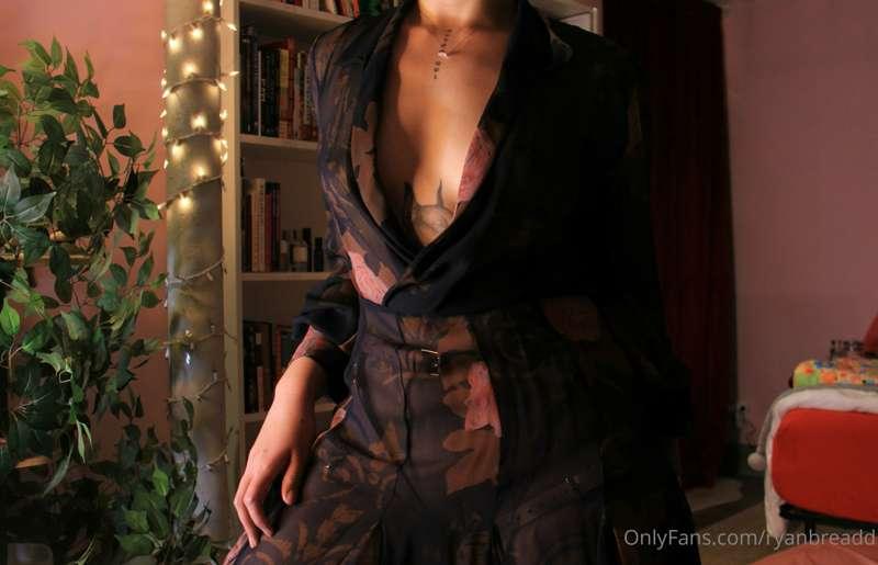 under where bit.ly/breadroom

tags: livestream, fresh, lewd,..