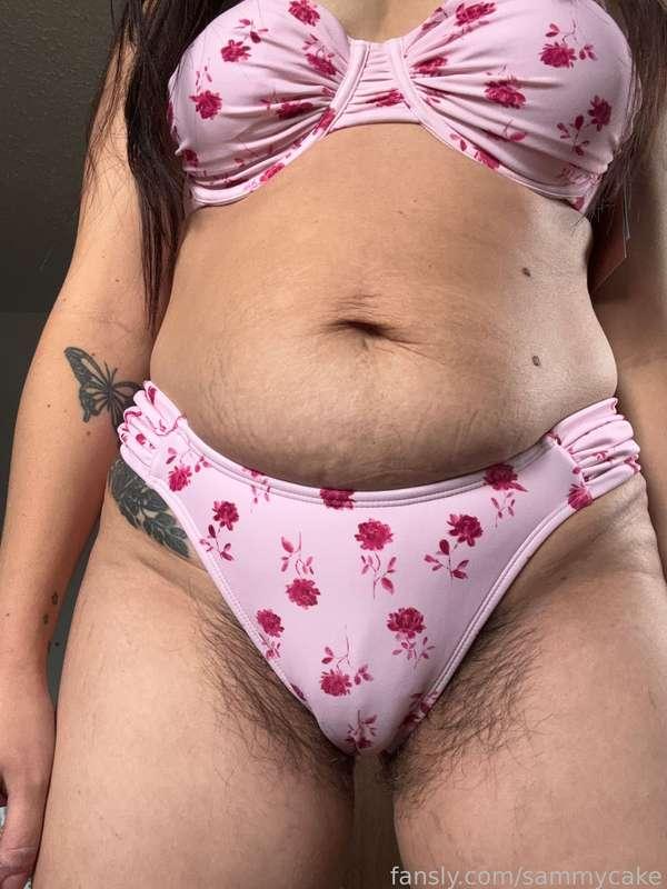 Happy hump day 😇 what do you think of my new bikini? 