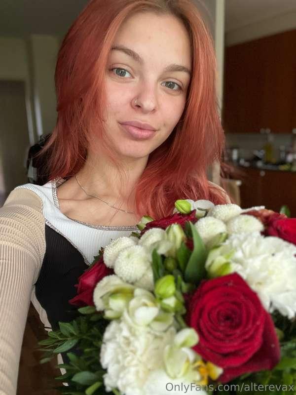 Flowers are the best gift for a girl 🥰 What do you think is ..