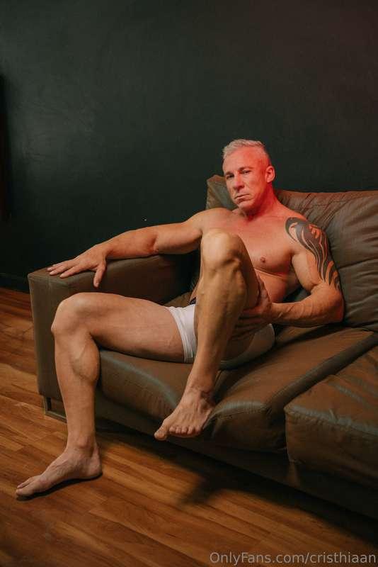 I'll be waiting for you in my sexy chair !!! 