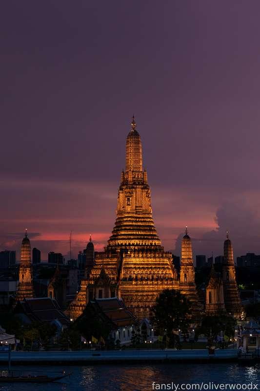 TRAVEL UPDATE ✈️ 🌍 

Hey everyone!

I made it to Bangkok 🇹🇭

The internet at my first hotel was basically
non-existent. I'm taking a 10 hour train ride
today to Phuket. Once I get settled into my
new place on the beach I'll make sure to
upload more posts.

See you soon ✌️ 

📍 Bangkok