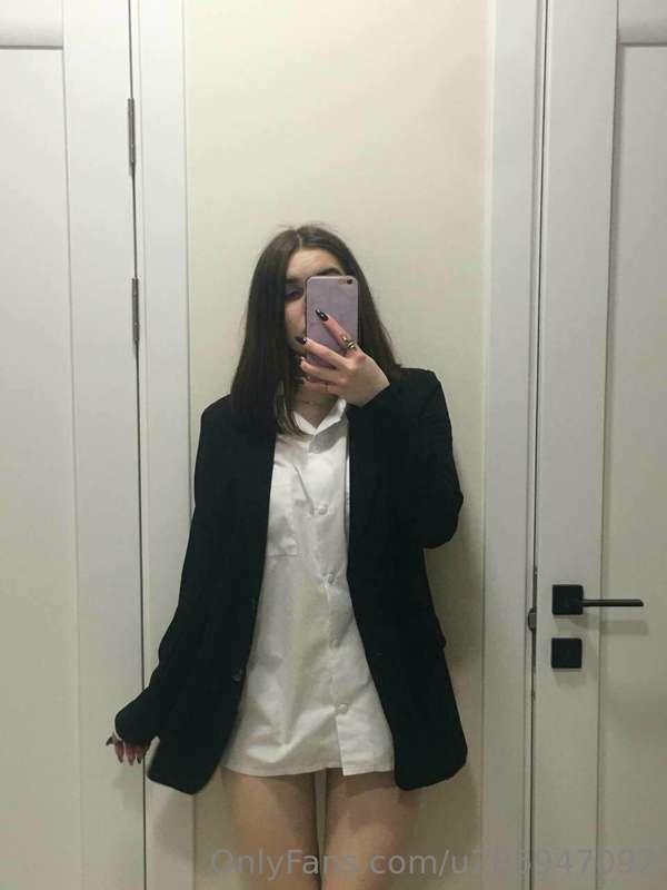 Life moves very fast, so I try to enjoy every second of it ✨