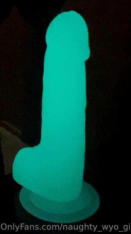 Sub to my VIP to watch a little glow in the dark playtime to..