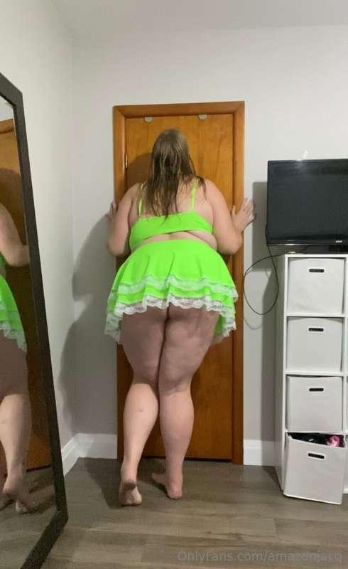 Neon dreams 💚🍀Message to see what’s under this skirt 😇😇#6’5 ..