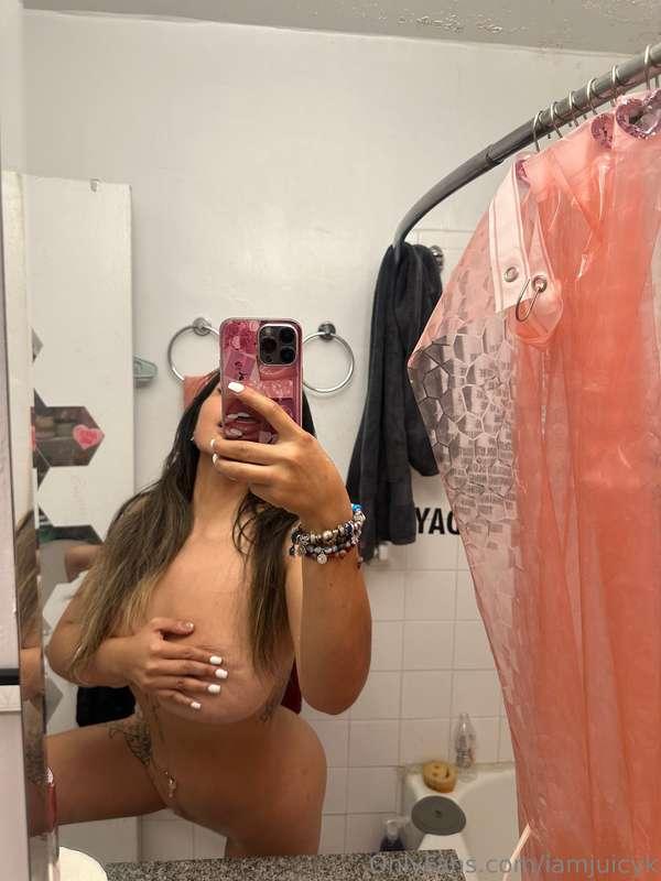 I just got home who wants to sext tonight? Special price dm ..