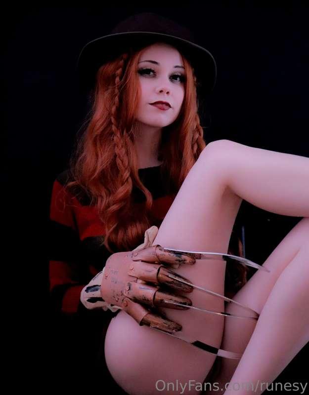 You guys seemed to love tonight's cosplay so here's some pic..