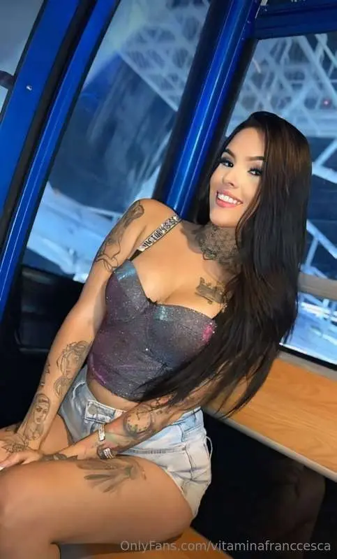 I'm your lover @desireediablooo a baddie girl with a deep ho..