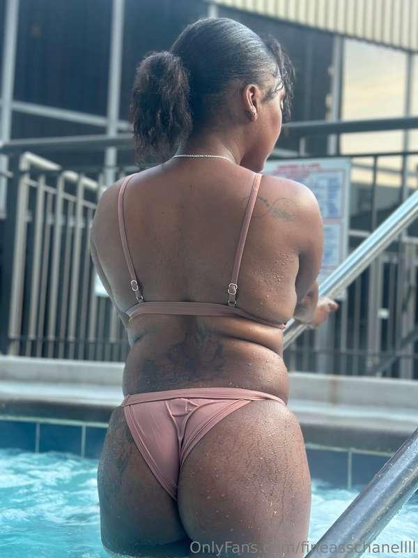 Cheeks out jacuzzi wet baby 💦💦💦💧