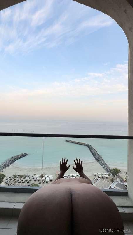 Bend me ova like this on the balcony?