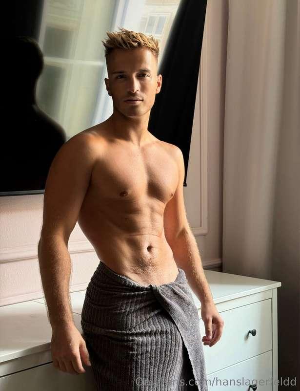 Let's go to bed completely naked and see where it goes 😈