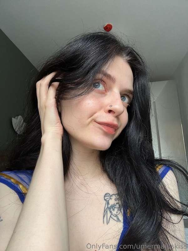 a cutie like that needs kisses🥰