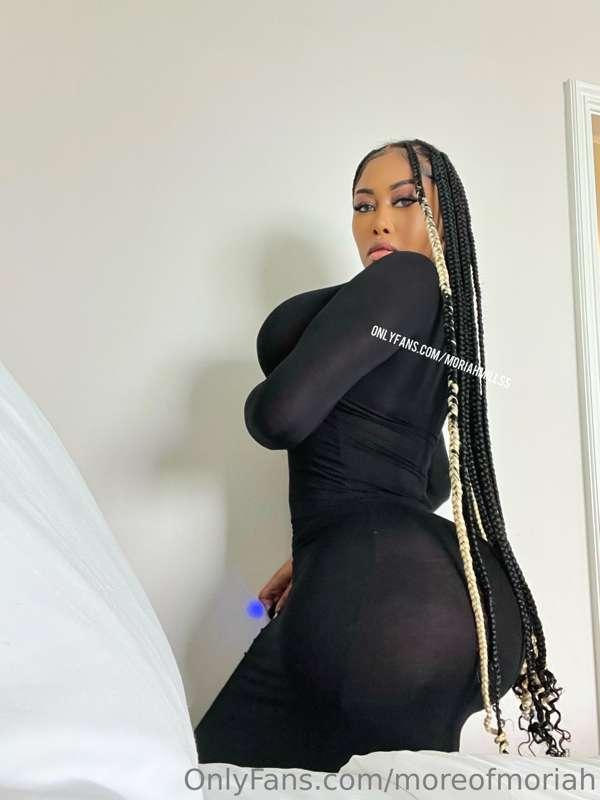 I undress and film to sexy things for you!🖤 You just have to..