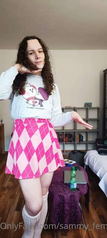 Happy Femboy Friday!! I'm not really sure how i feel about t..