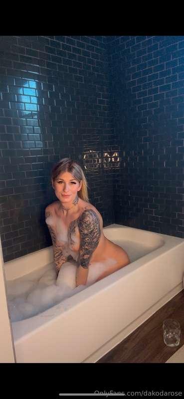 Who wants to come get wet with me?? 😈