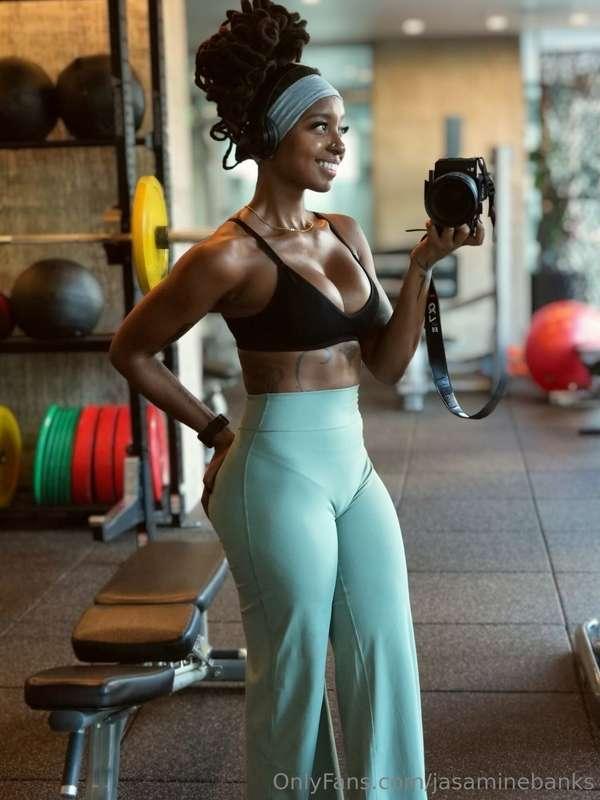 My gym partner @rebirthofphenix is suddenly driving a Benz… ..