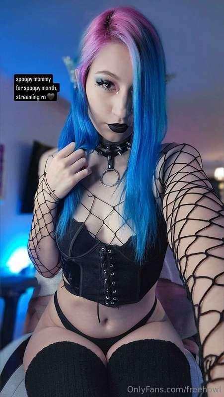 spoopy mommy for spoopy month live now on cb!!