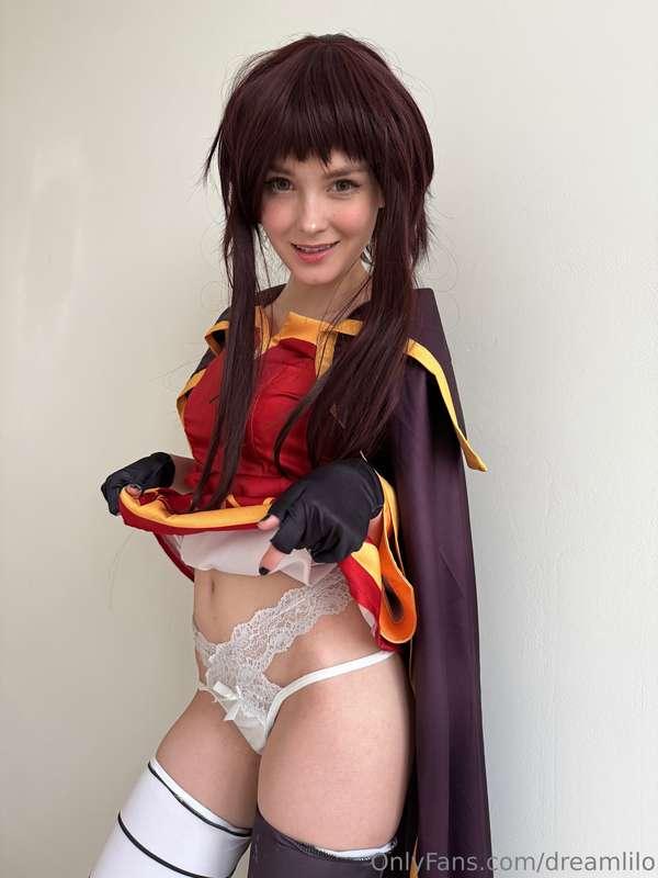 Yes, guys! I did what you were waiting for... Hot Megumin co..
