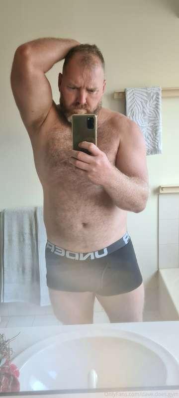 Almost 3 weeks without the gym, plus a cracked camera lense...