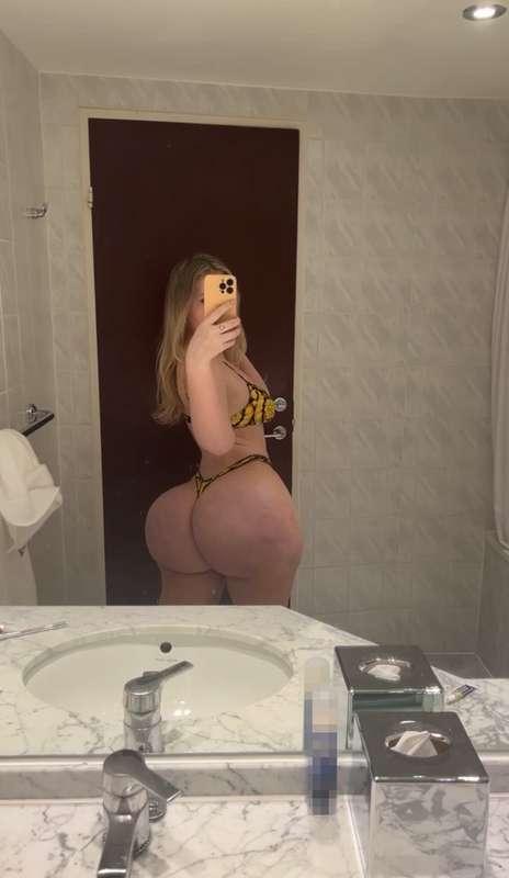 message me for explicit content😳
