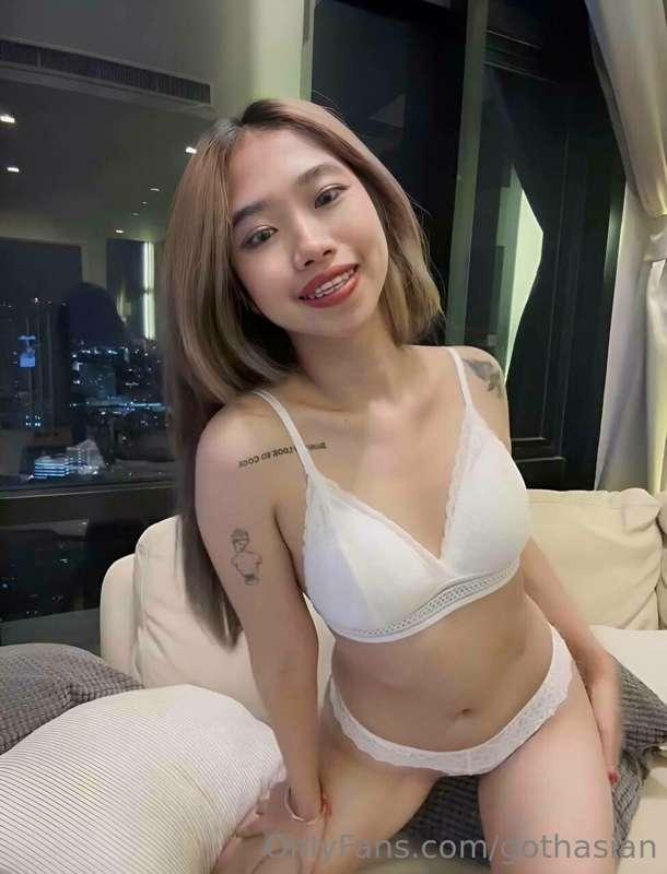 i'm online and horny 🙊 are you ready to explode like never b..