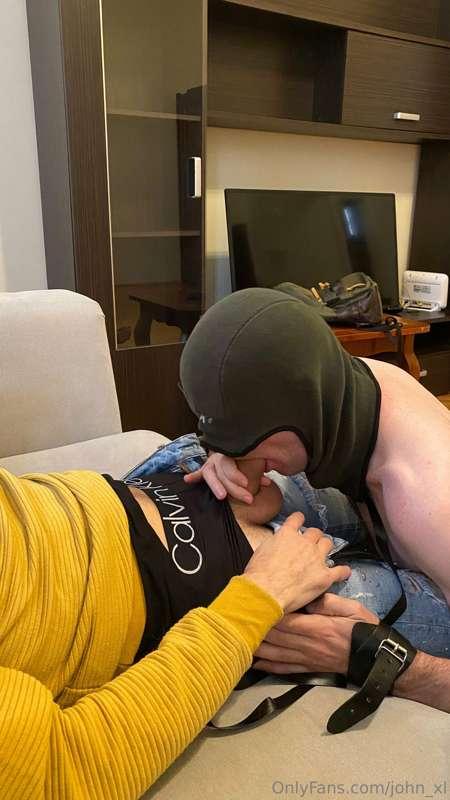 Some nice deepthroat training for @piedivoglio 😈