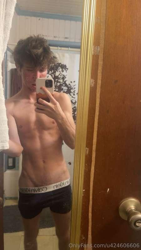 Welcome to my onlyfans😏🫣 give me ideas on what yall wanna se..