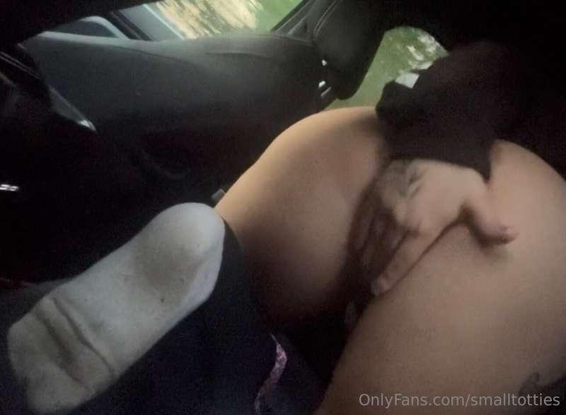 Playing with my pussy as he’s in the drivers seat😏 would you..
