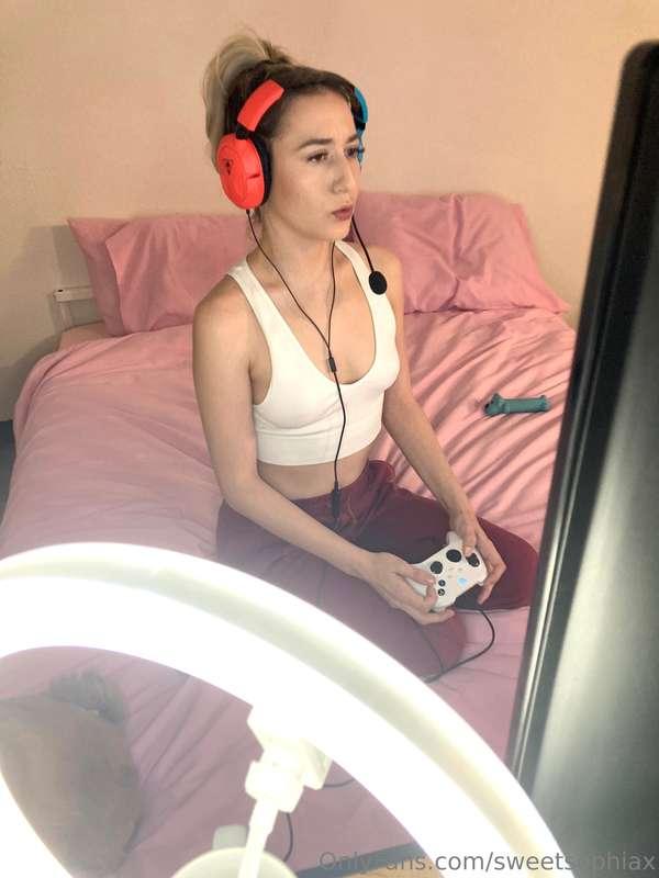 Any gamers out there? 🎮 🥰 💖 