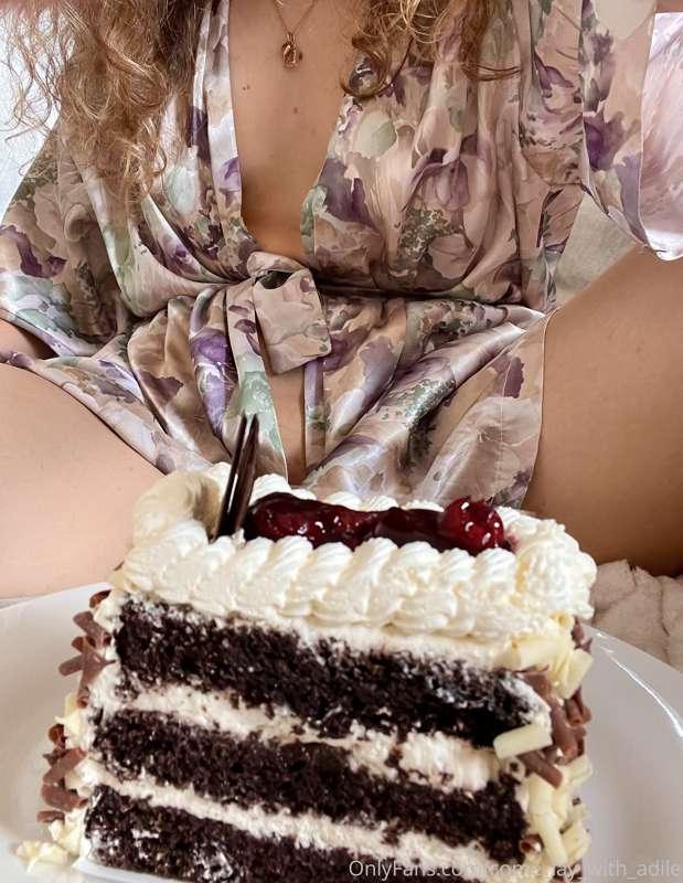 come_lay_with_adile image #0