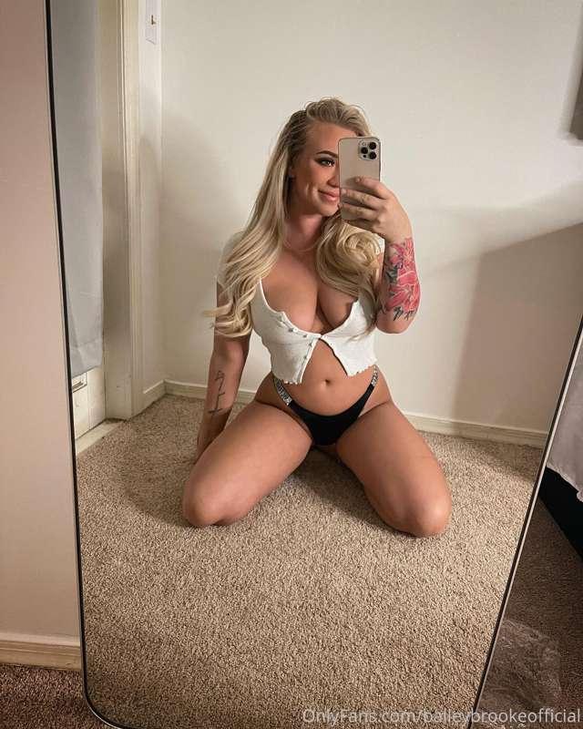 Woke up feeling extra naughty… think you can handle me? 😈