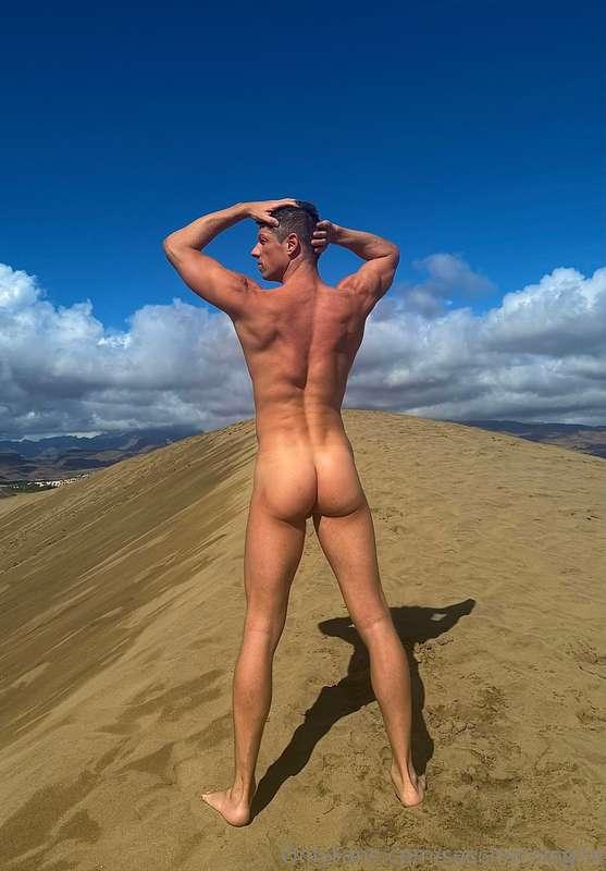 Would you fuck me here? 😏