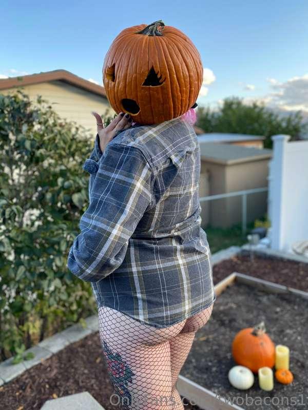 Oop I think I forgot my panties 🎃🤭