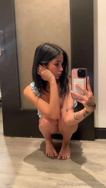  so boredddd someone come match my horny energy in the dms r..