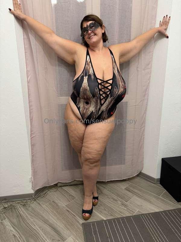 sensualpoppy image #0