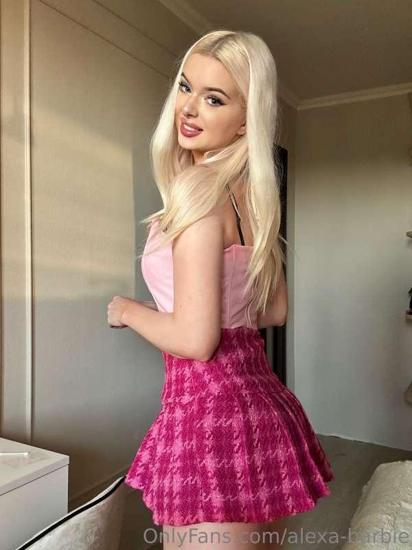 I'm always obsessed with pink 💕🙈. What do you think about my..