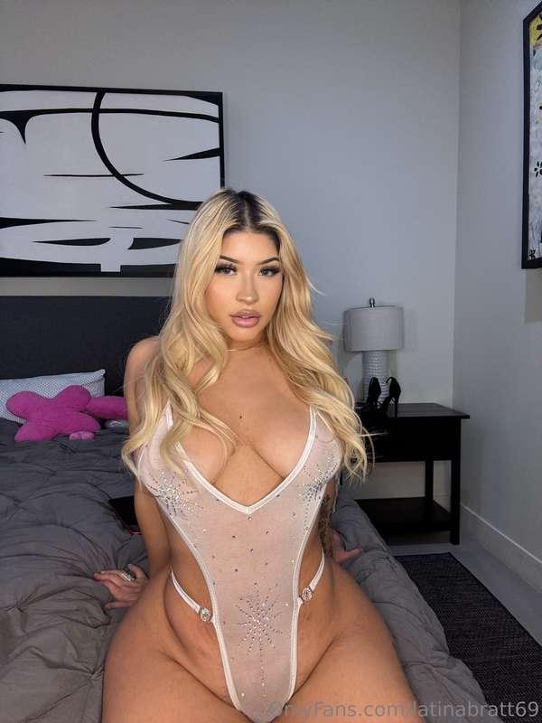 Hey you, are you online? 👅 I'm craving your company right no..