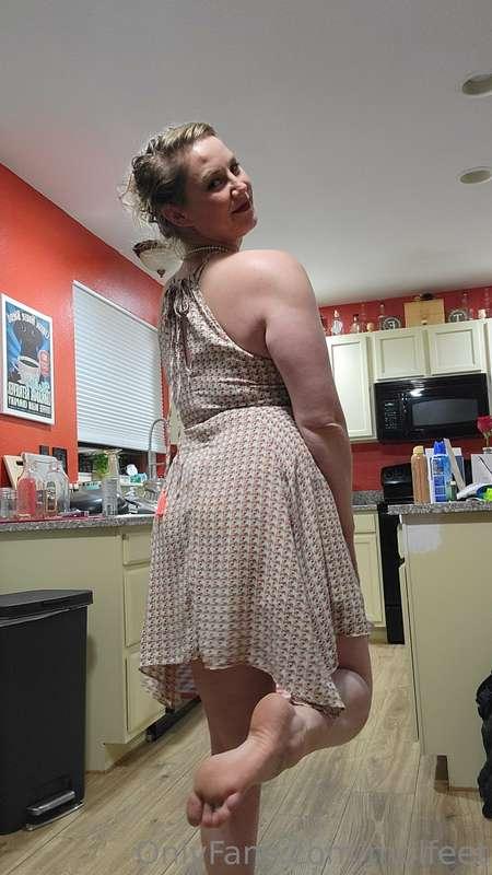 Help me out this dress!