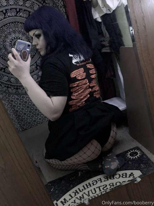 I’ll be posting my first full set tomorrow!! Stay tuned!