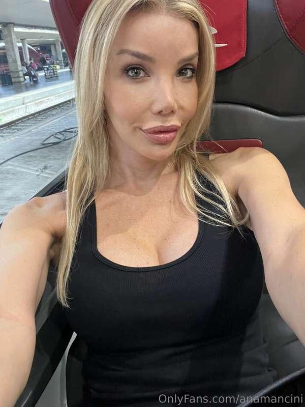 Taking the train to Udine 🚊casual look 🥰