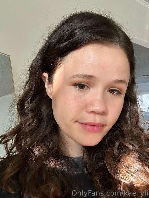 feeling cute in my eyeliner catching this sunbeam ☀️ hope yo..