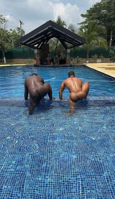 🍑🍑 @semajmedia 