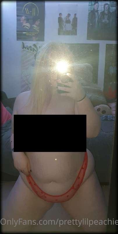 Some hot new content up for you horny peeps;) go subscribe r..