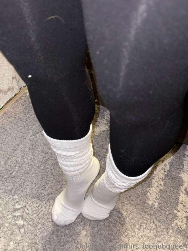 mrs_footjobqueen image #2