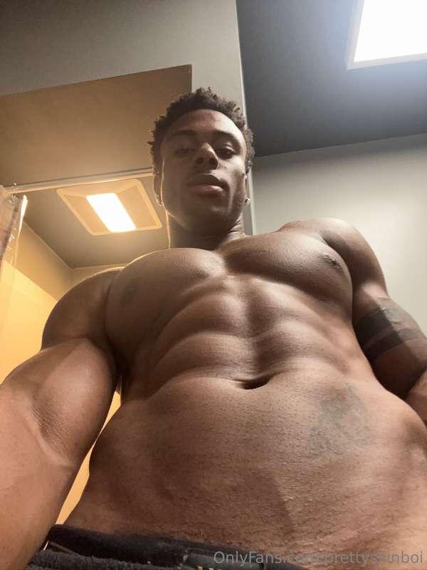 so damn horny rn… who’s coming over? 😈